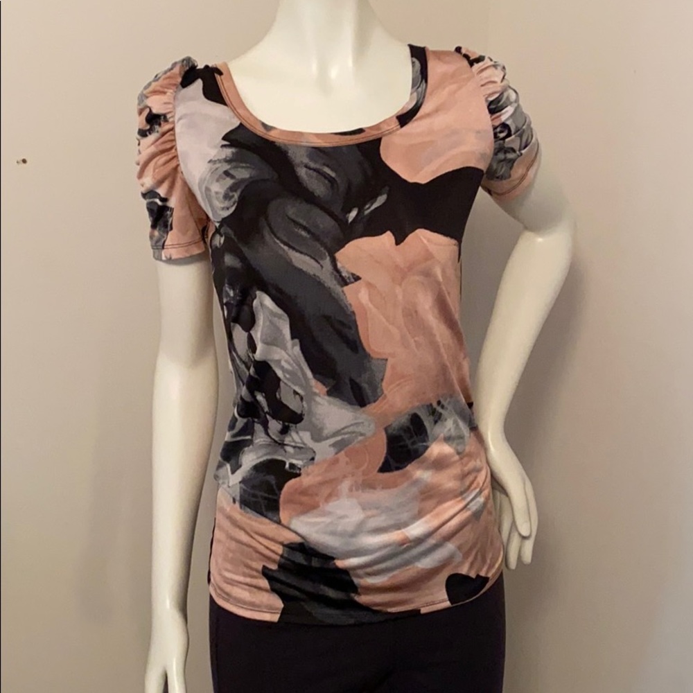 Puff sleeve shirt